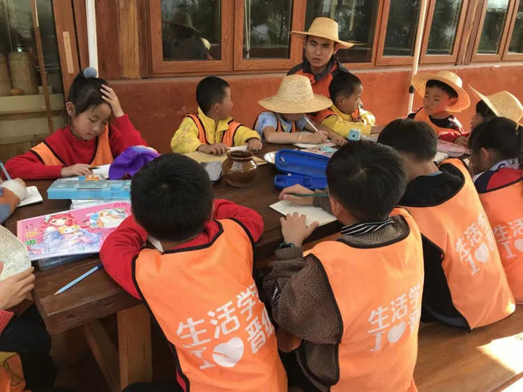 在学生托管班中，管理托管班的方法