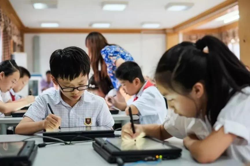 选择晋级教育习字云课堂,让孩子写出一手令人惊叹的好字