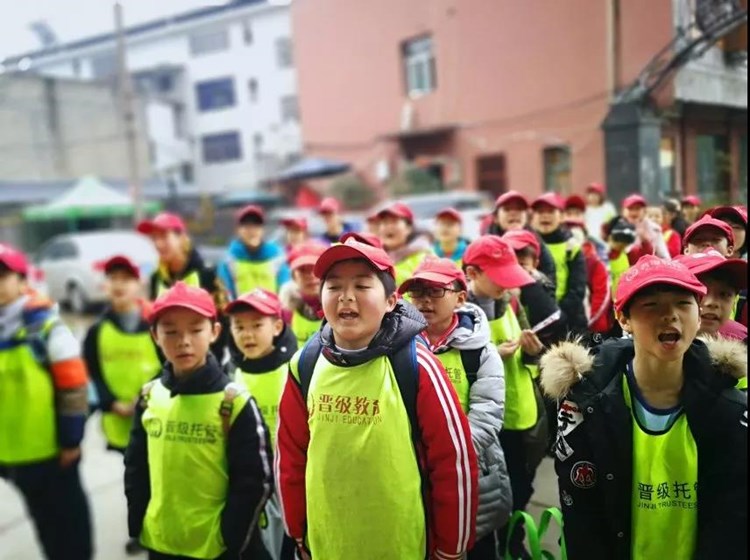 多家媒体争相报道：巨头们玩不转的学生托管，为何晋级教育可以风生水起