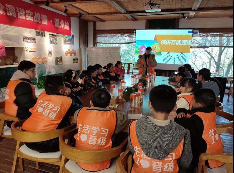 2022年新手投资托管中心加盟品牌需要考察什么