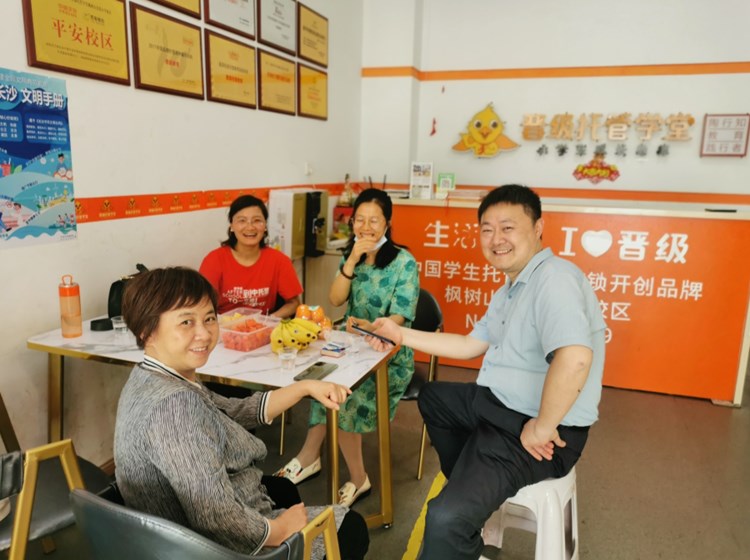 四月下旬晋级中国行结束后，总部专家就地扶持托管加盟校区，解决运营难题