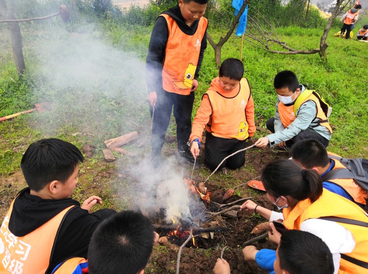 《军民大生产》一个具有双重教育意义的晋小鹰一日研学项目