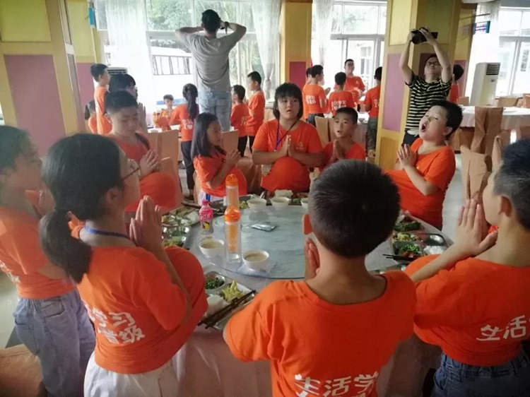 为什么课后托管班加盟市场供不应求？