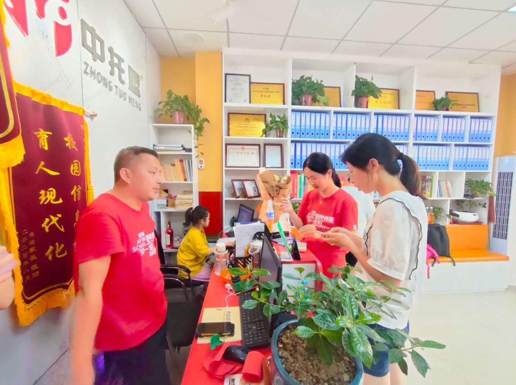 托管招生总碰壁？这10大黄金法则让地推转化率翻倍！