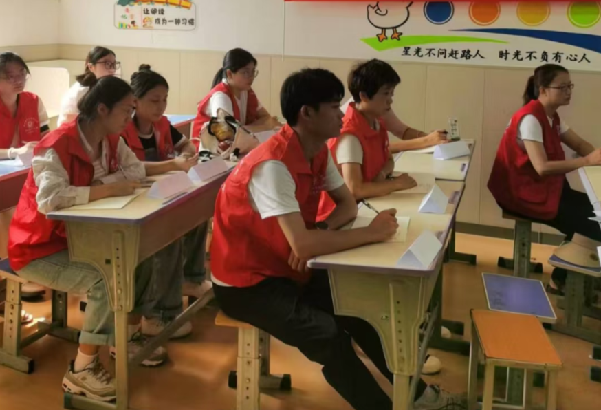 托管老师遇难题不用慌：5步化解 “答不上来” 的尴尬，还能成孩子榜样