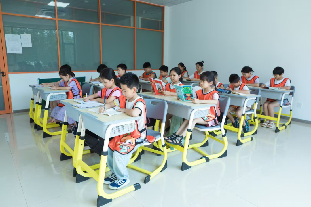 晋级托管学堂：为什么我们掏心掏肺爱孩子，却难换同等回应？答案藏在这4个细节里