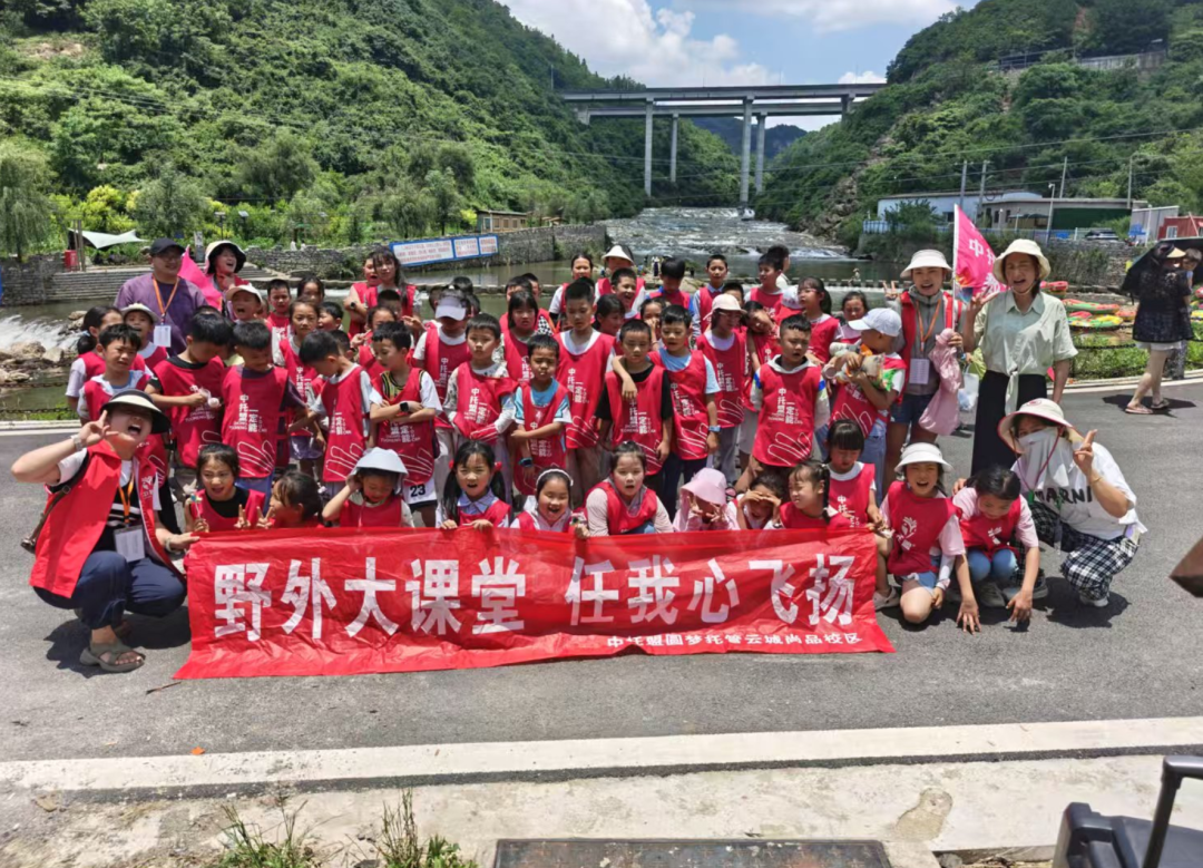 晋级托管学堂:别熄灭孩子眼里的光:灵气从不是天赋,而是被允许的自由生长 晋级托管学堂:别熄灭孩子眼里的光:灵气从不是天赋,而是被允许的自由生长