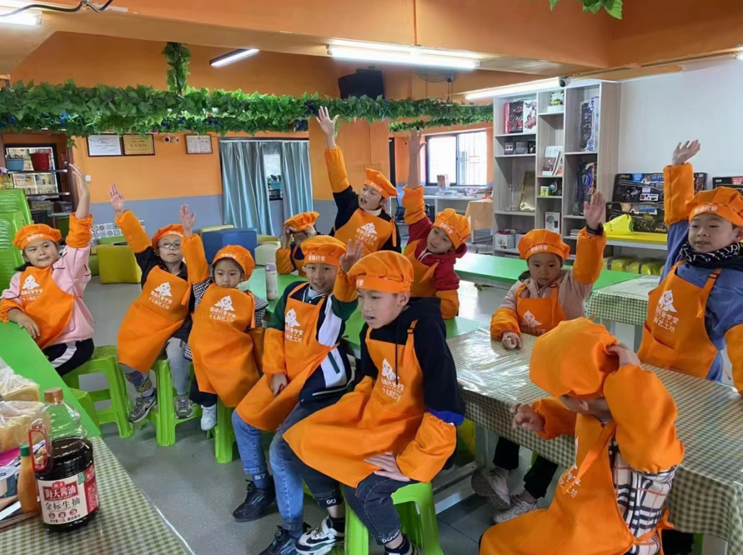 晋小鹰少儿厨艺工坊课 | 烹饪就像一场小小魔术，萌娃秒变“小厨神”