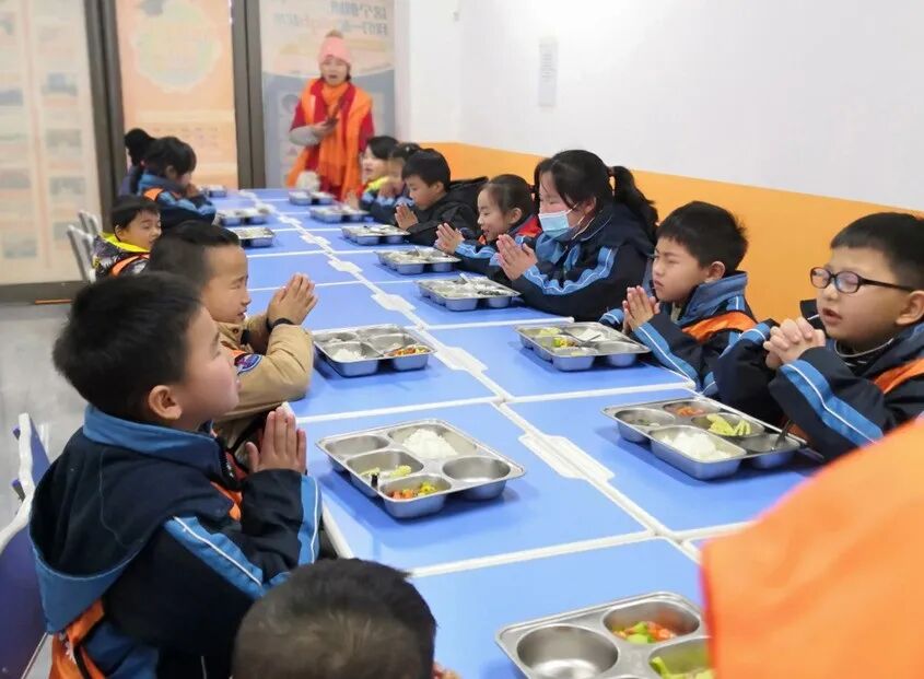 接校排队、家长追问、手工统计…开学焦虑？这套“智托系统”让你的工作井然有序