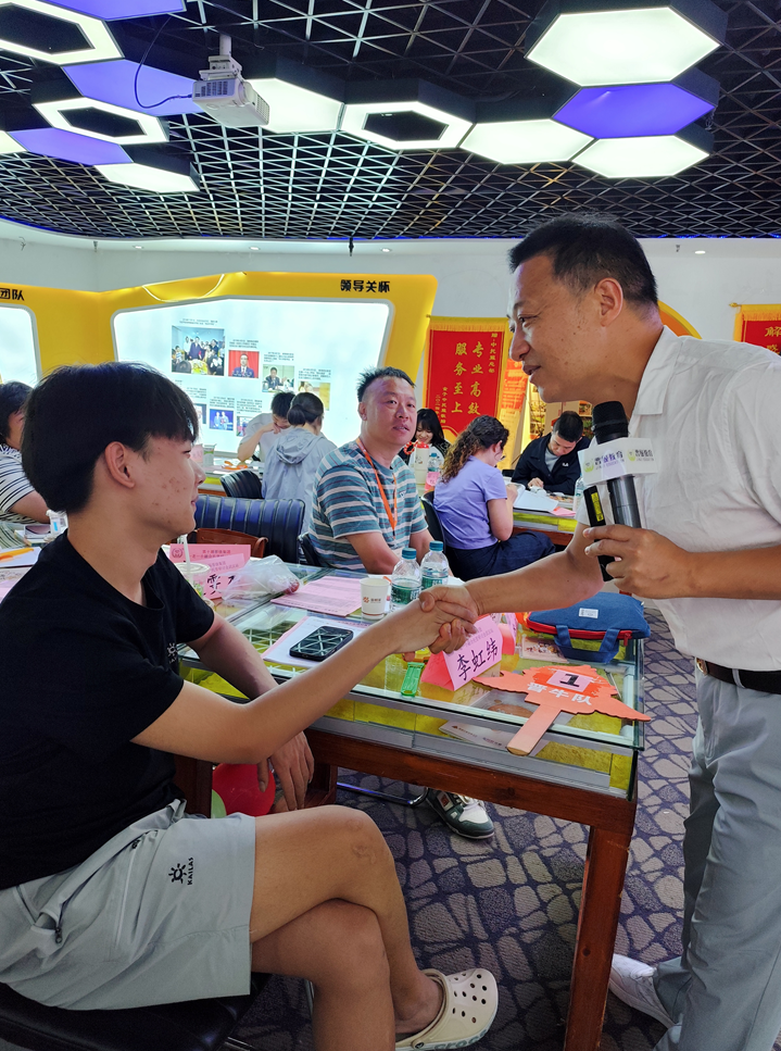 从“看孩子”到“服务家庭”:这场研讨会,帮托管人打开了另一扇门 从“看孩子”到“服务家庭”:这场研讨会,帮托管人打开了另一扇门